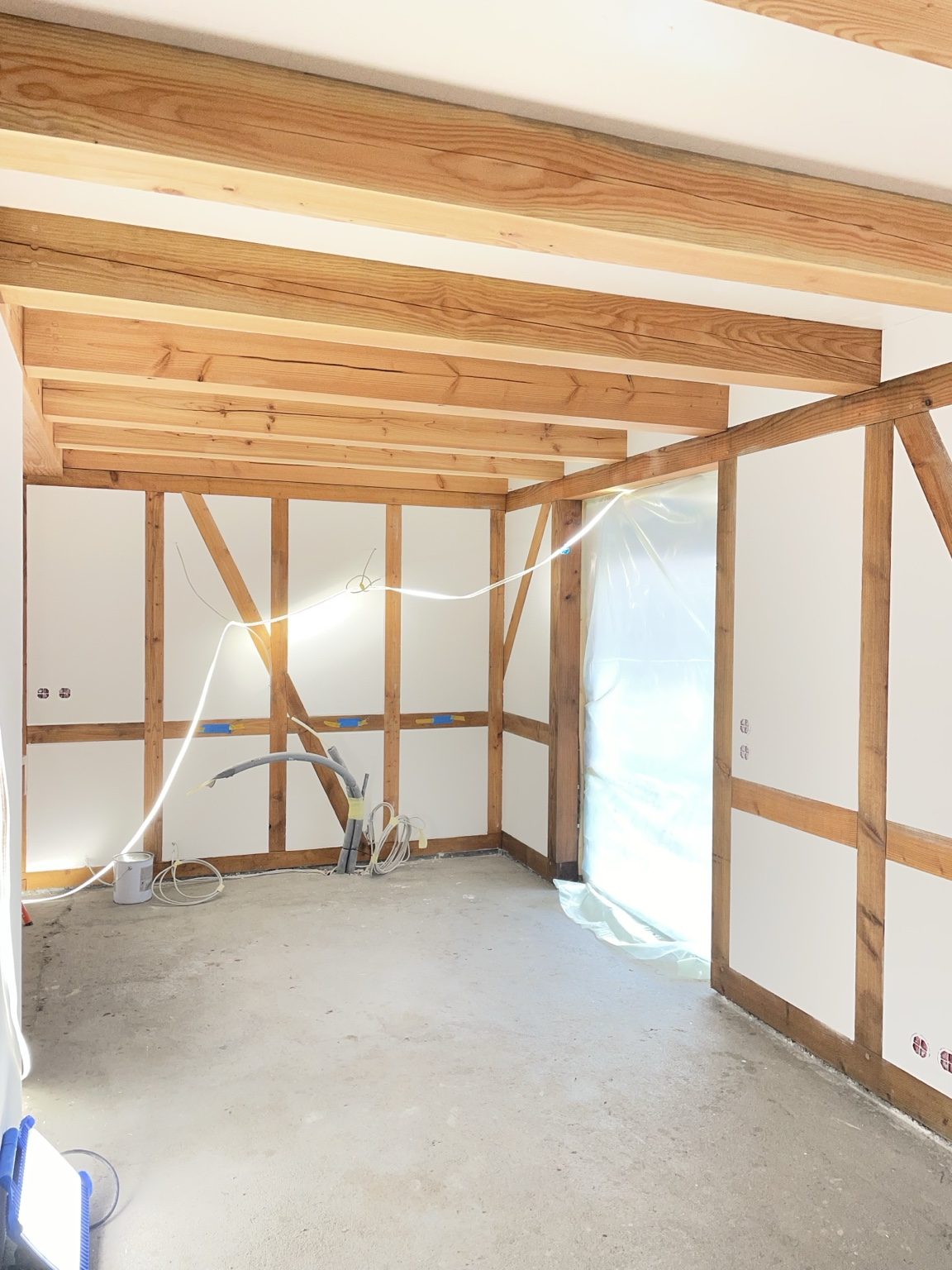 Renovering med synlige træbjælker og bindingsværk